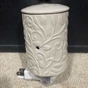 Cream Ceramic Plug-In Warmer (scented candle)